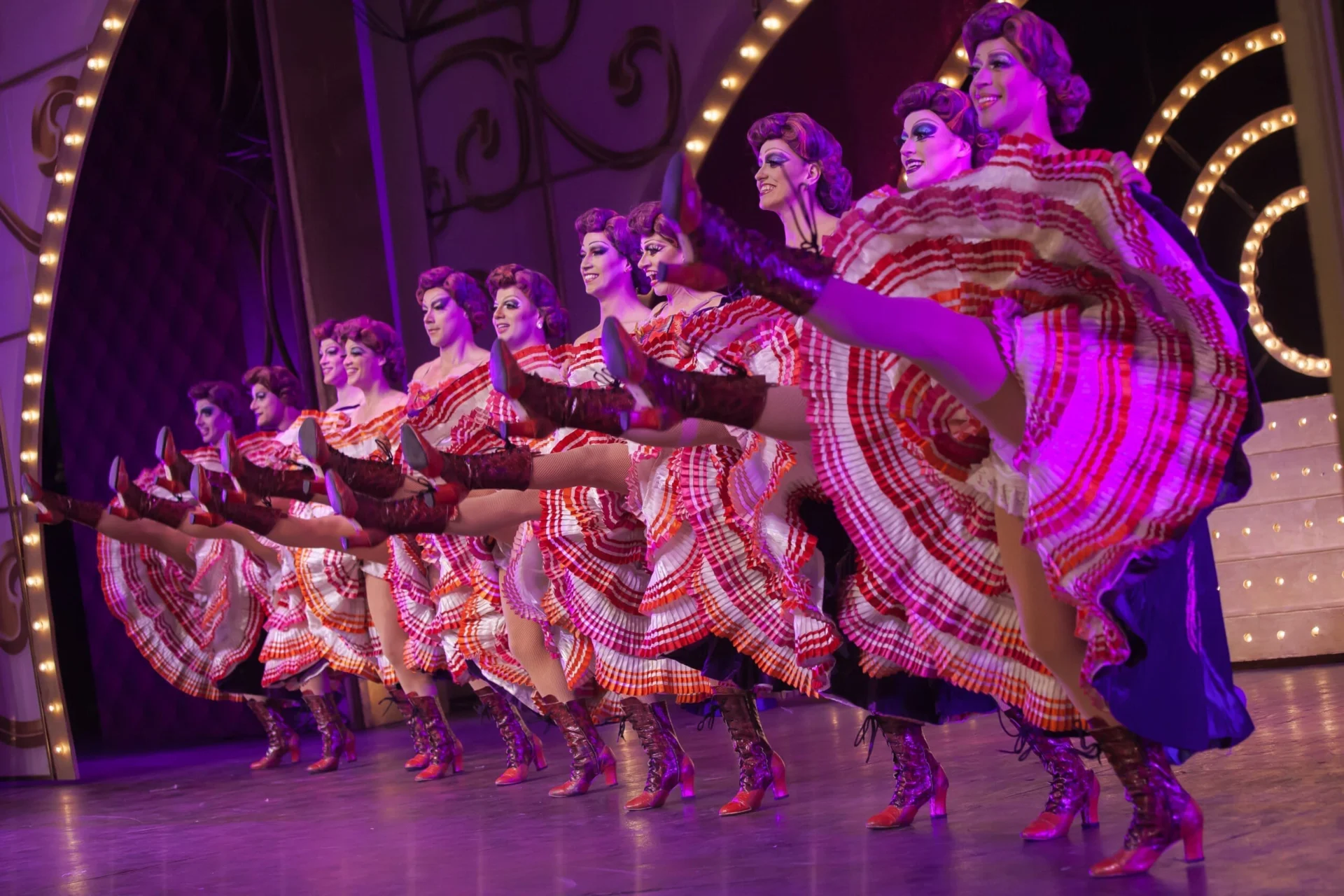 La Jaula de las Locas 9 SET UPS LA JAULA 42 scaled