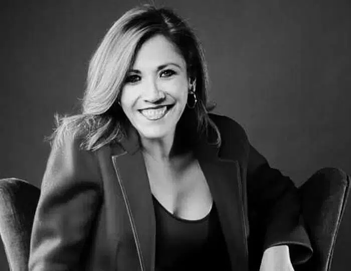 laura luz 700x540 jpg